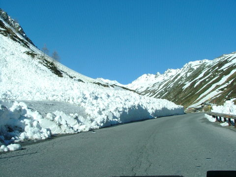lavina a gleccser stadion felé