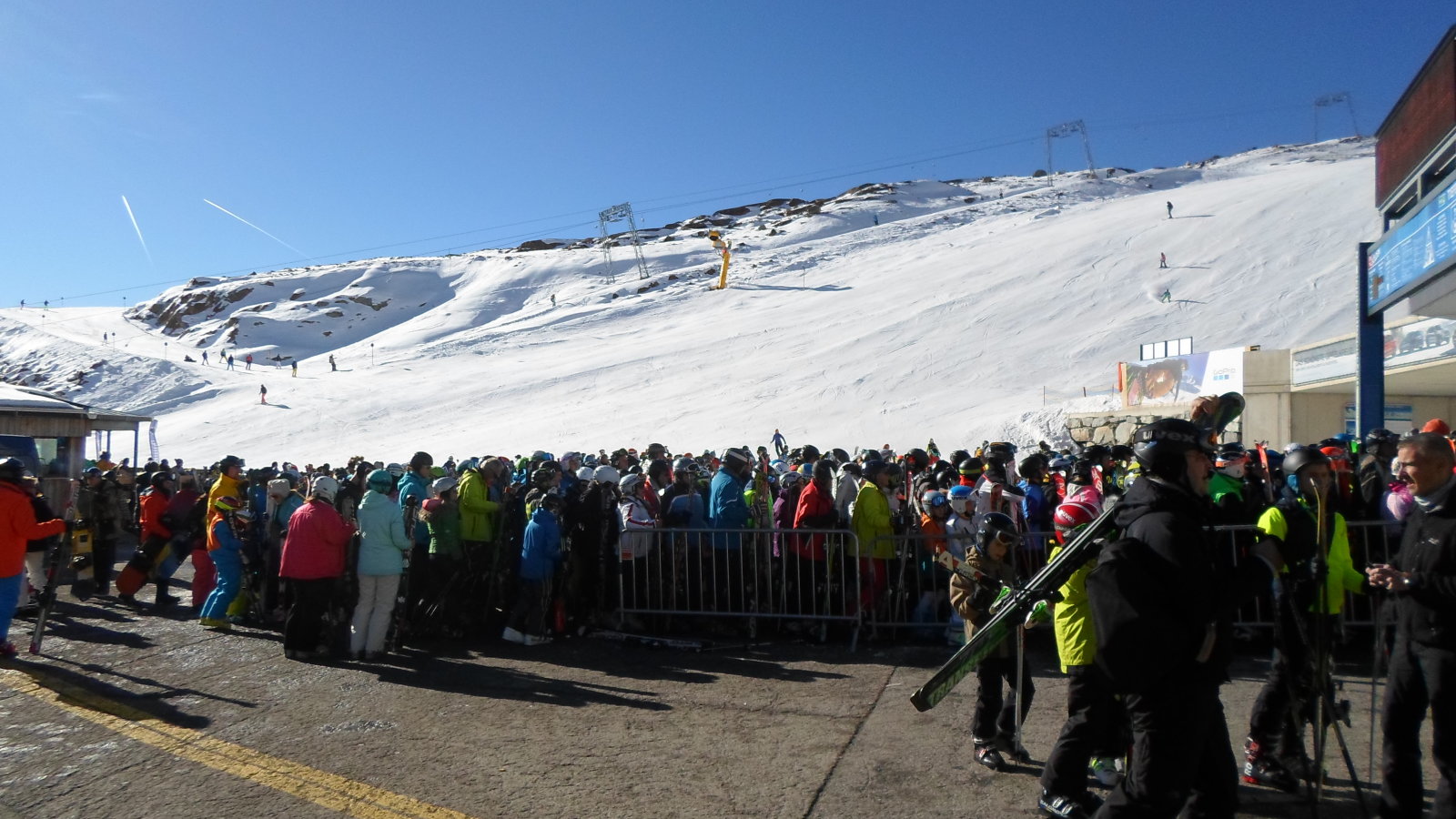 There are too many people...