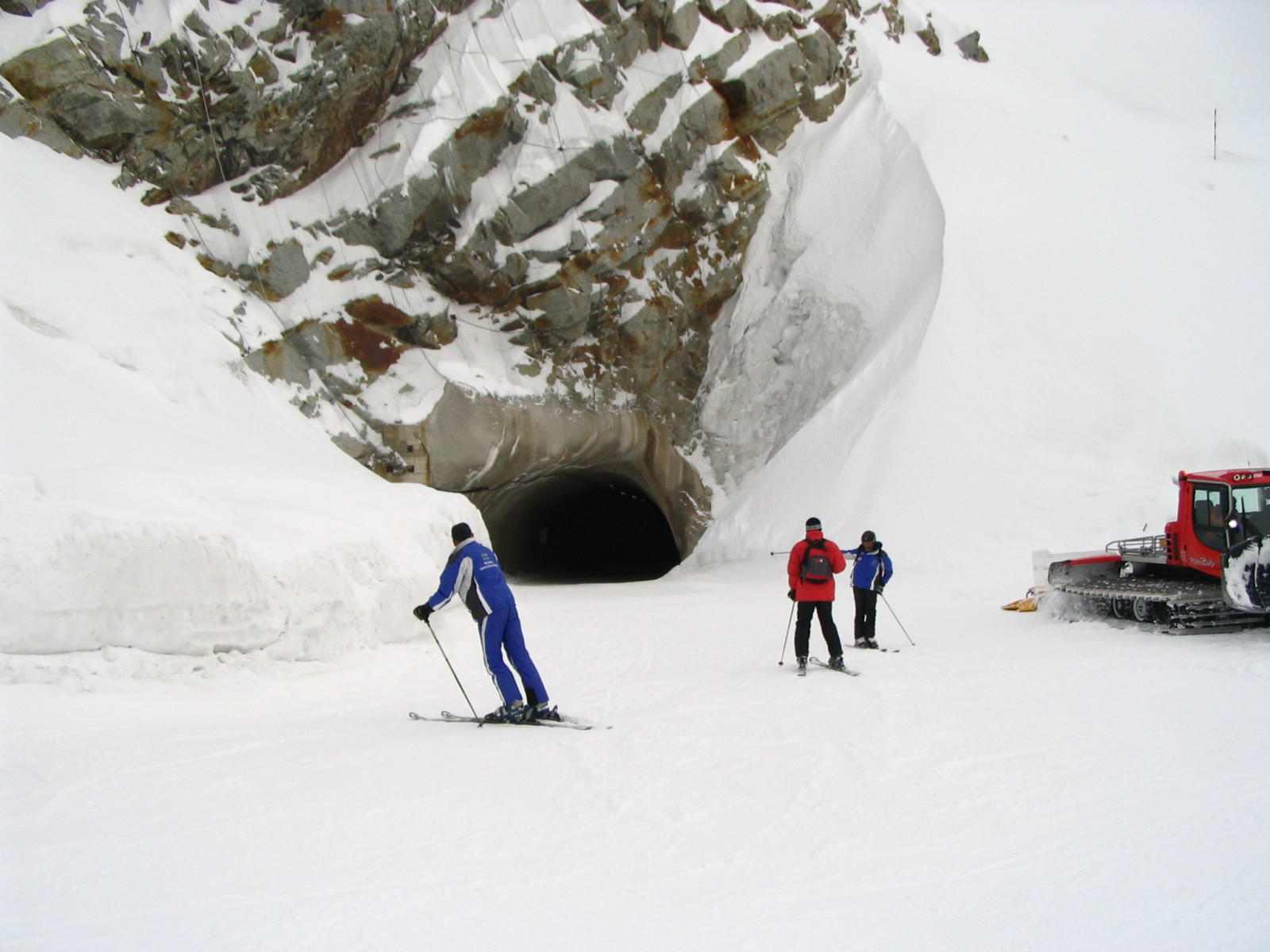 A Rettenbach és Tiefenbach gleccsert összekötő alagút