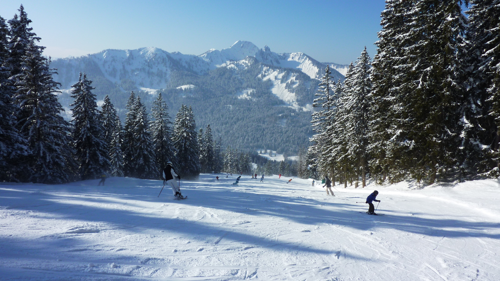 Piros,nagyon jó,nagyon hosszú