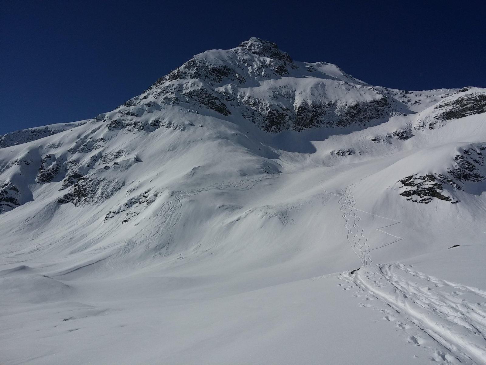 A sítúrázók nyomát követtem.
