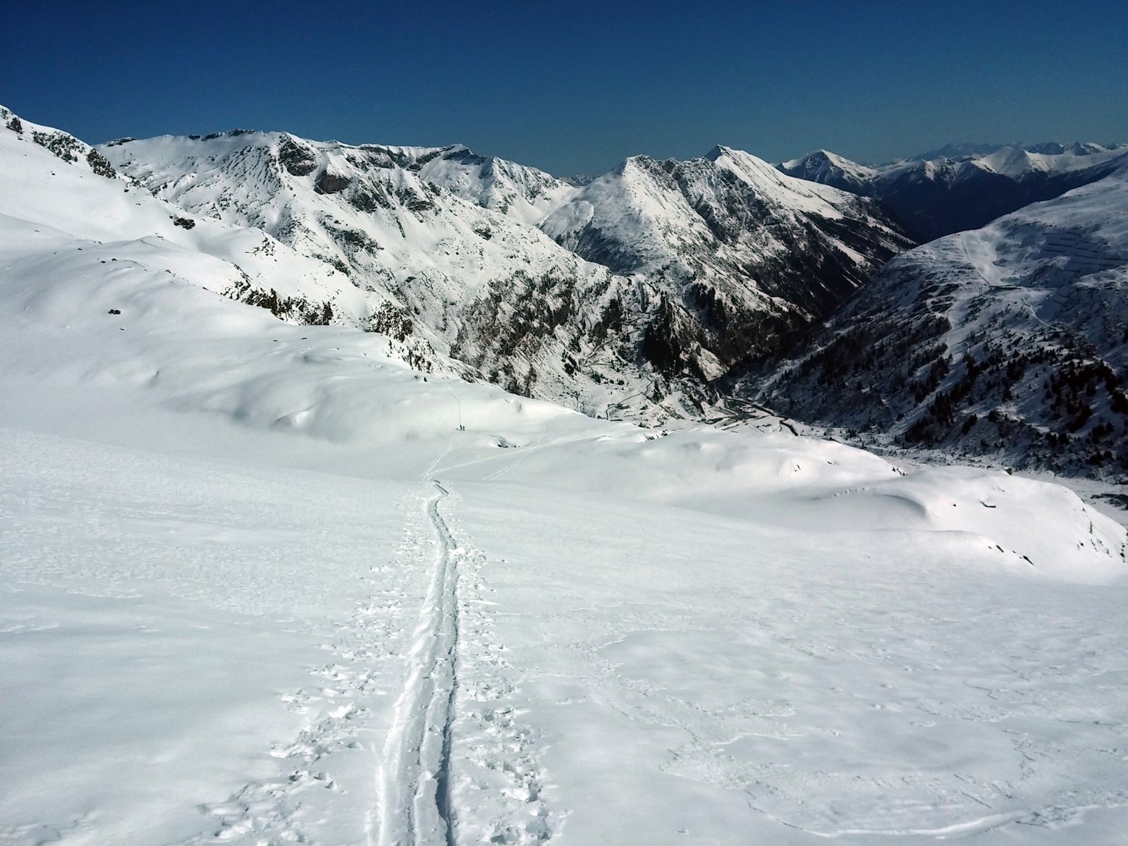 A Schlapperebenkar széles hómezője.