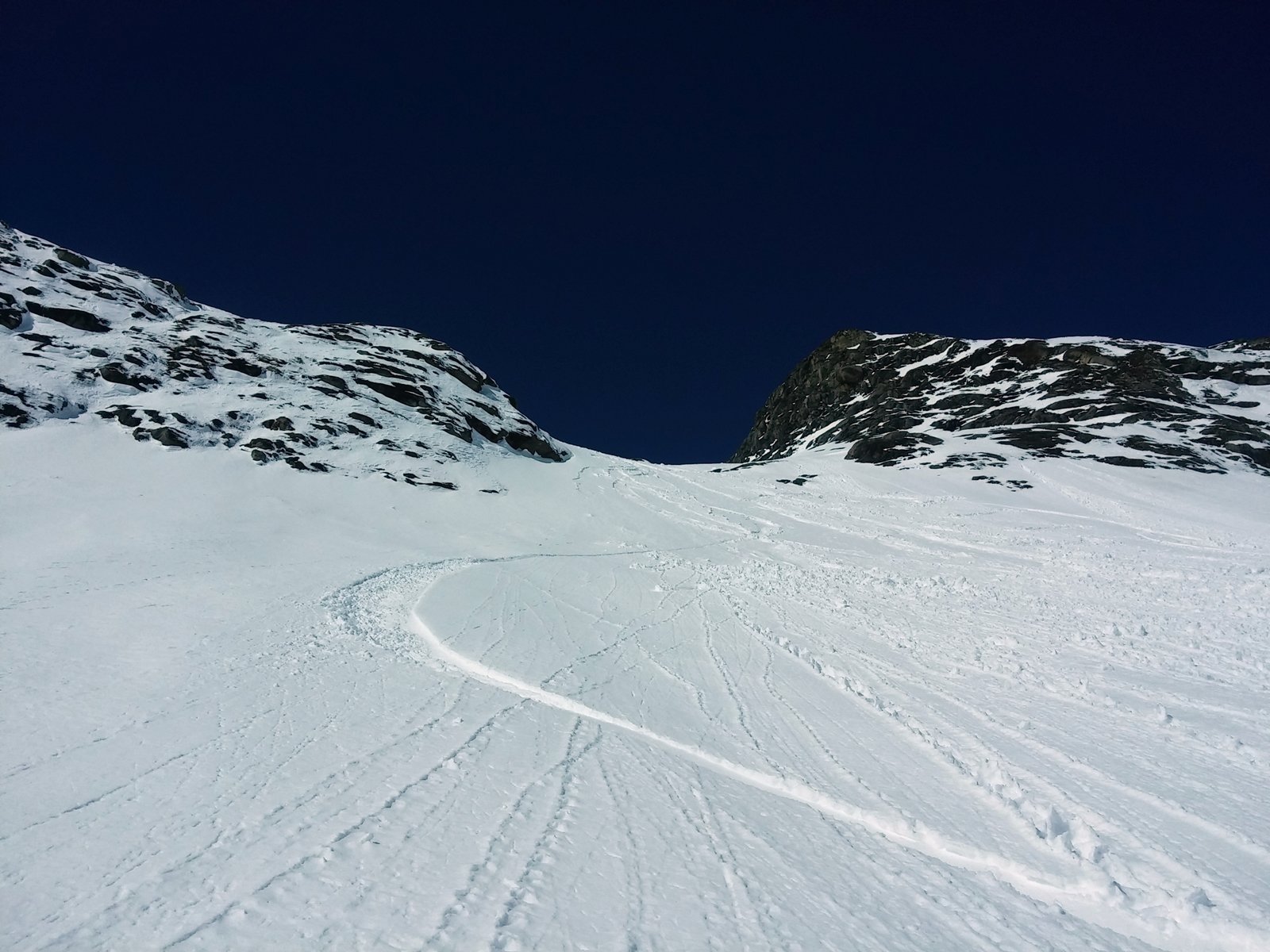 Meredek átjáró a gleccserhez.