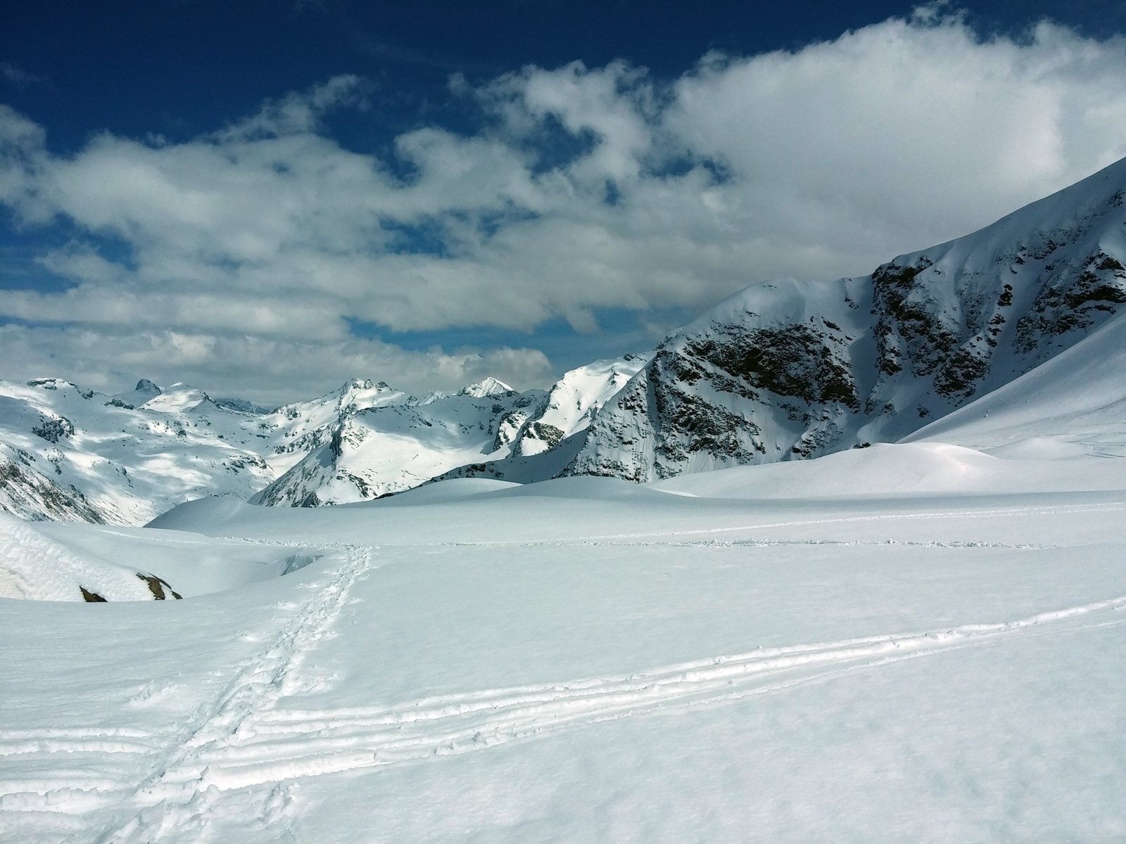 A nyomok segítenek megtalálni a lejáratot a kis kuloárhoz.