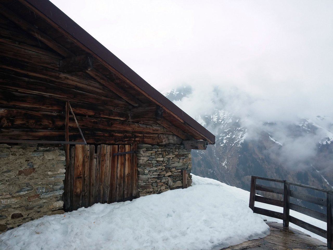 Ködös, esőbe hajló volt az idő