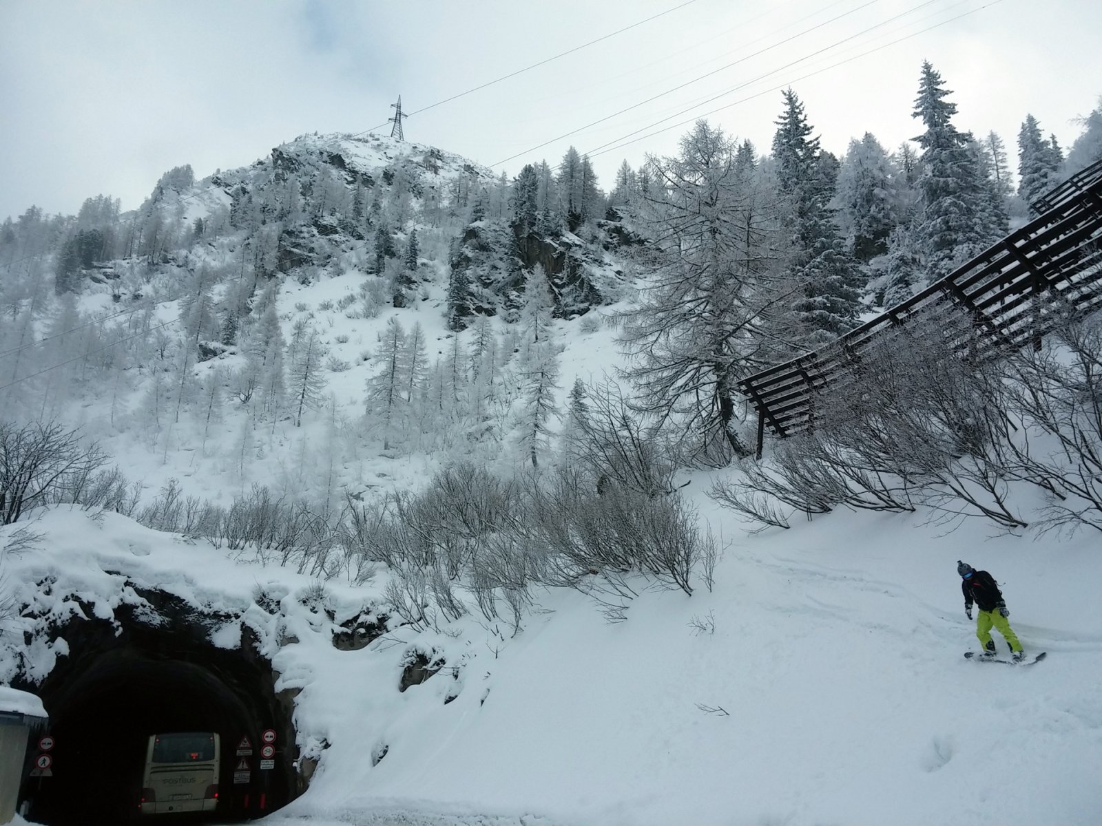 Alulról visszanézve megértjük, hogy miért.