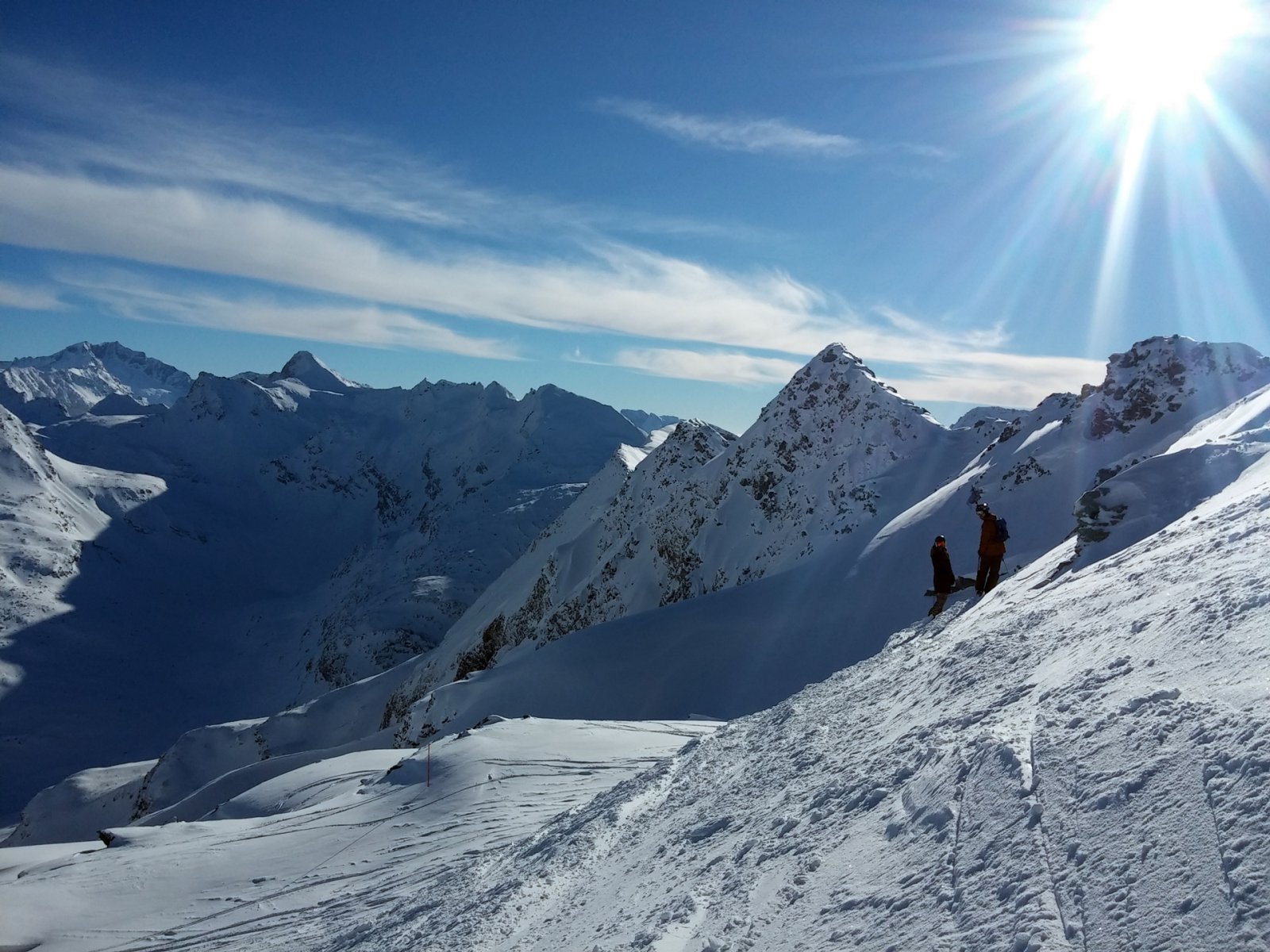 Vakítóan fehér minden.