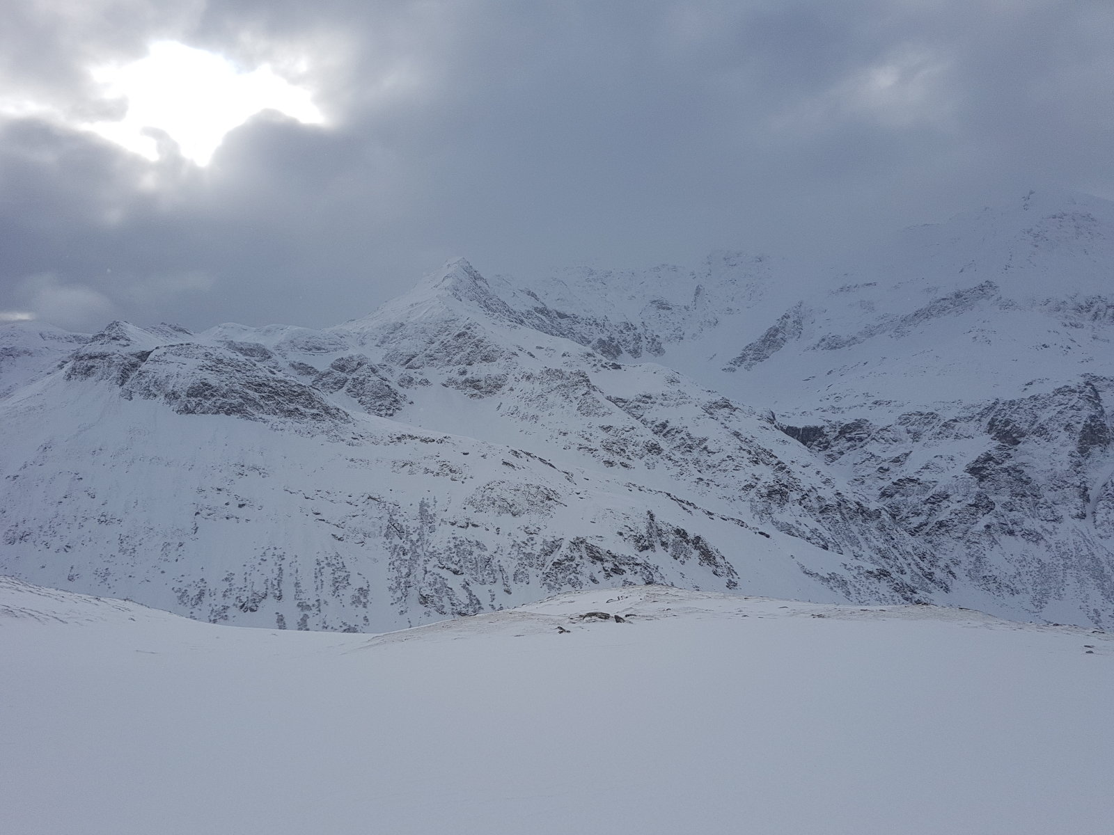 Déli oldal balra tartva