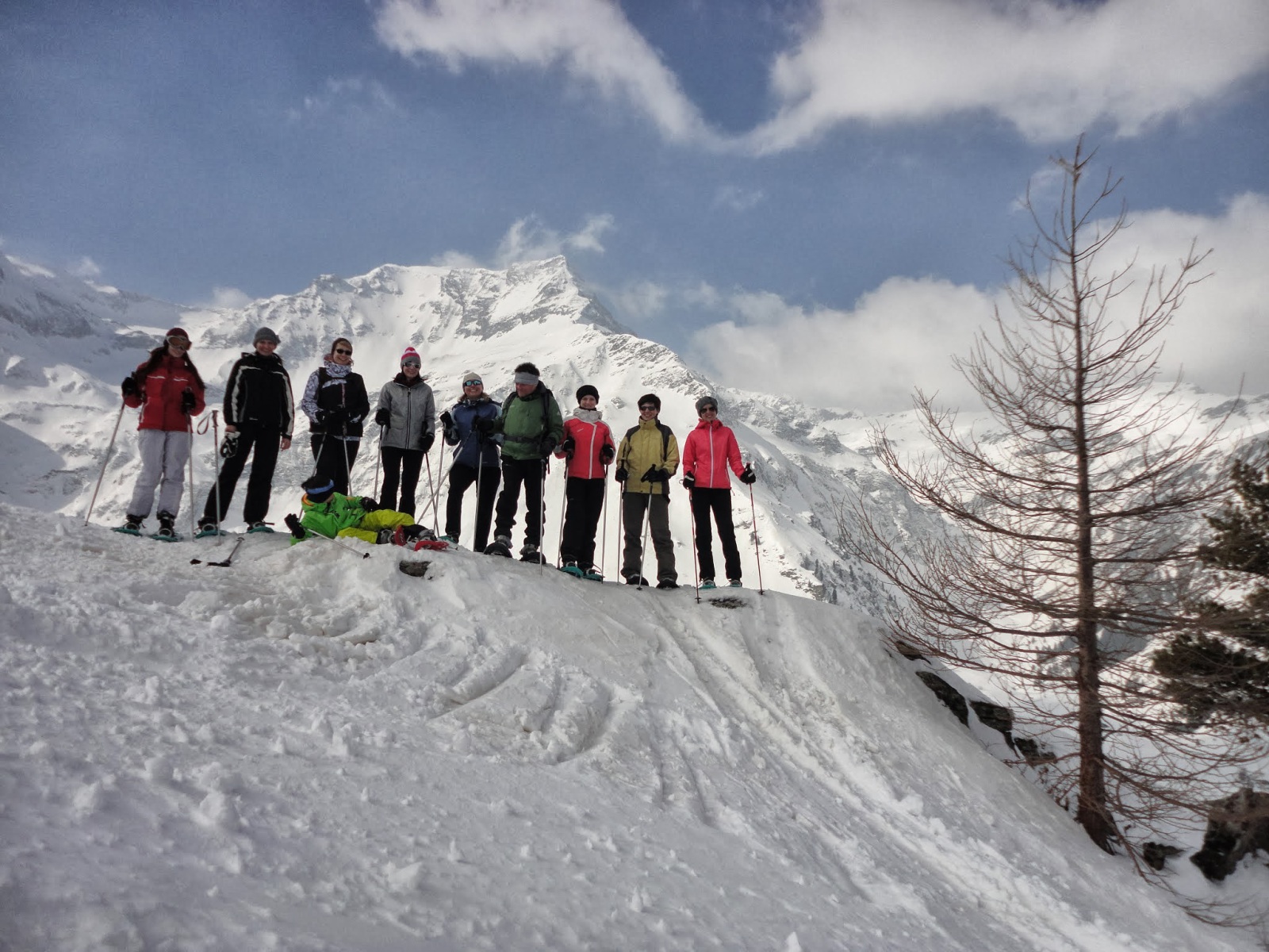 A nőnapi csapat: 7 magyar lány és 2 lengyel fiú