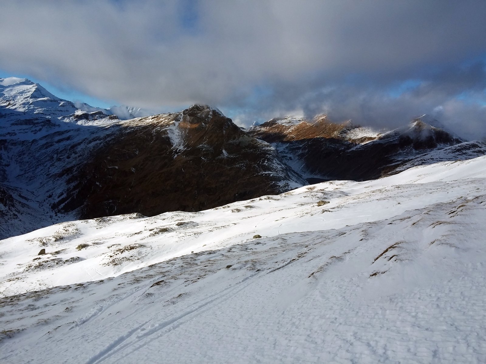 A (friss)hóhiány előnye: legalább látszanak a kövek