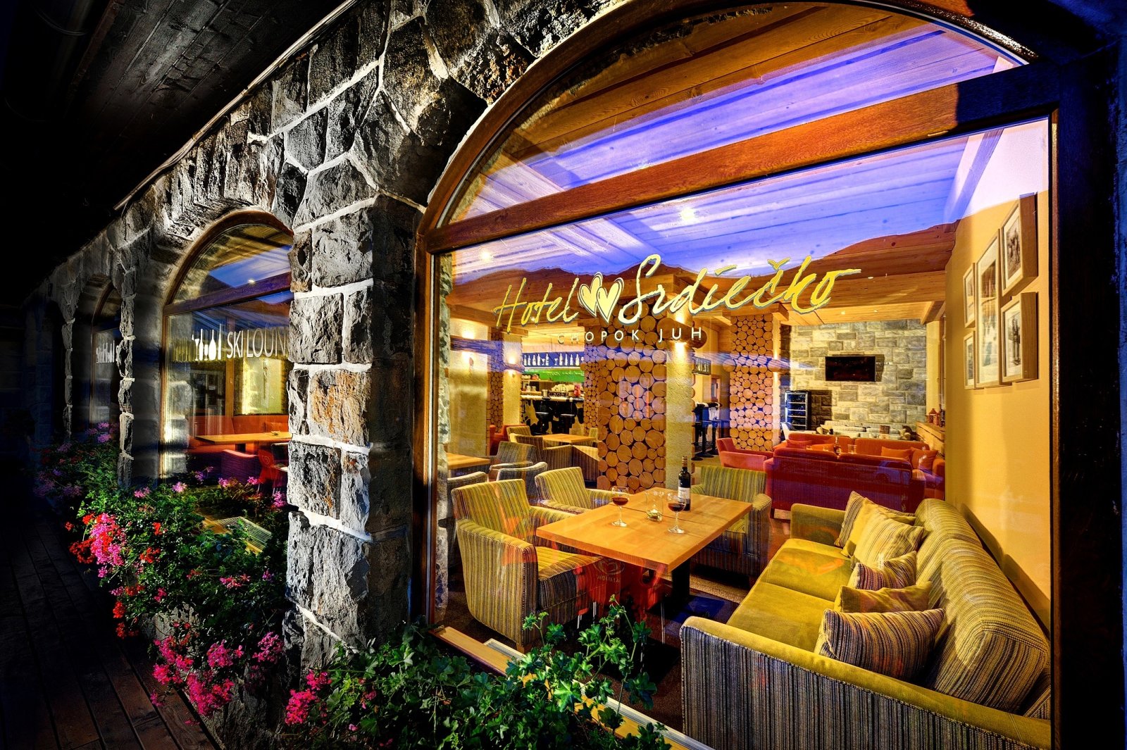 ski-lounge-21819565162-o.jpg