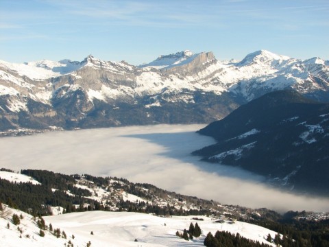 Felhő a völgy felett