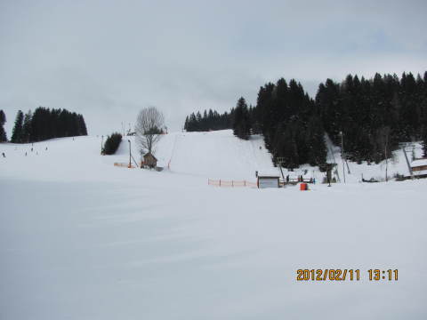 Alsó csákányostól snowboard pálya felé nézve