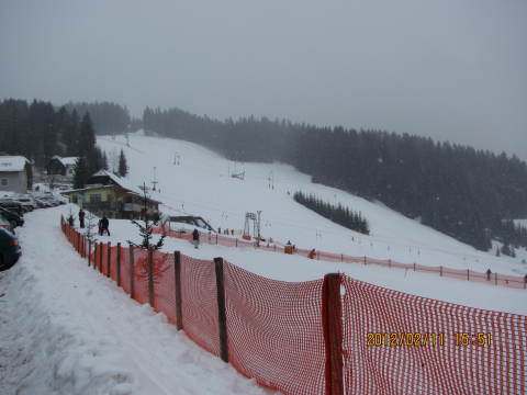 Parkolóból elülső piros