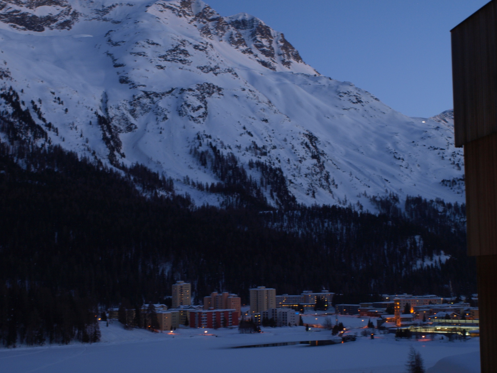 Leszáll az este St. Moritz Bad-ra