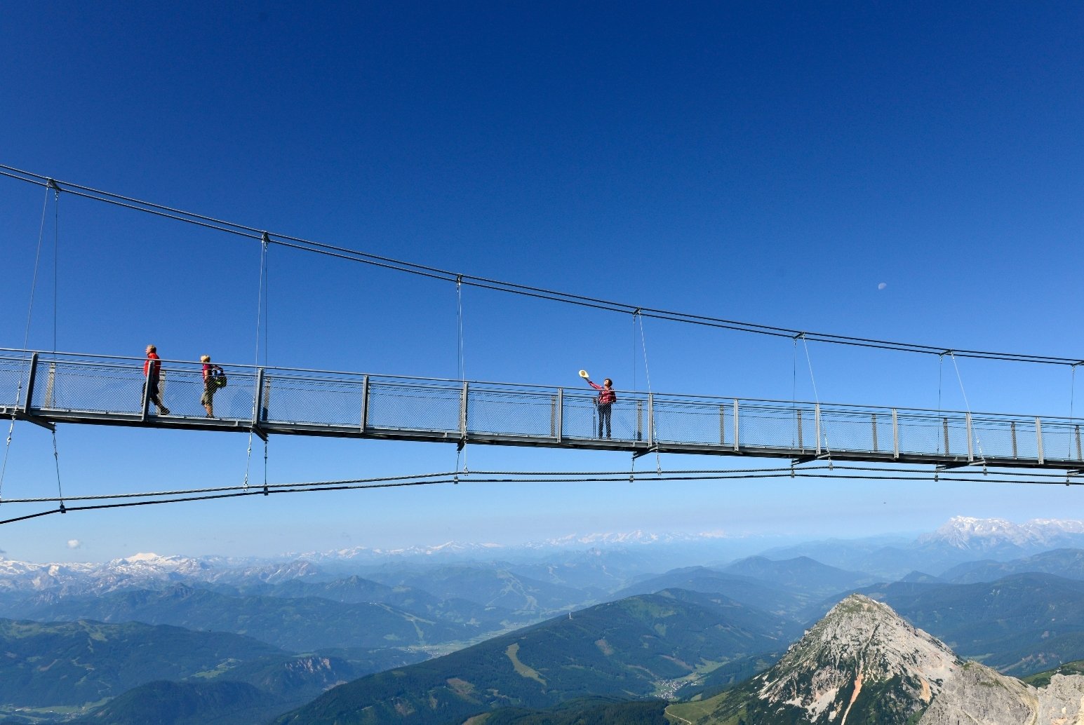 Fűggőhíd a Dachstein gleccseren | © Dachstein Gletscherbahn Ramsau / Gery Wolf