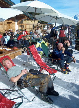 Napfűrdőzés az Alpette teraszán