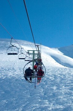 A szomszédos Mount Joly gerincére tartó liften