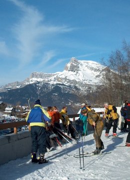 Megeve határán (egyben zónahatár), az átkelő kabinnál