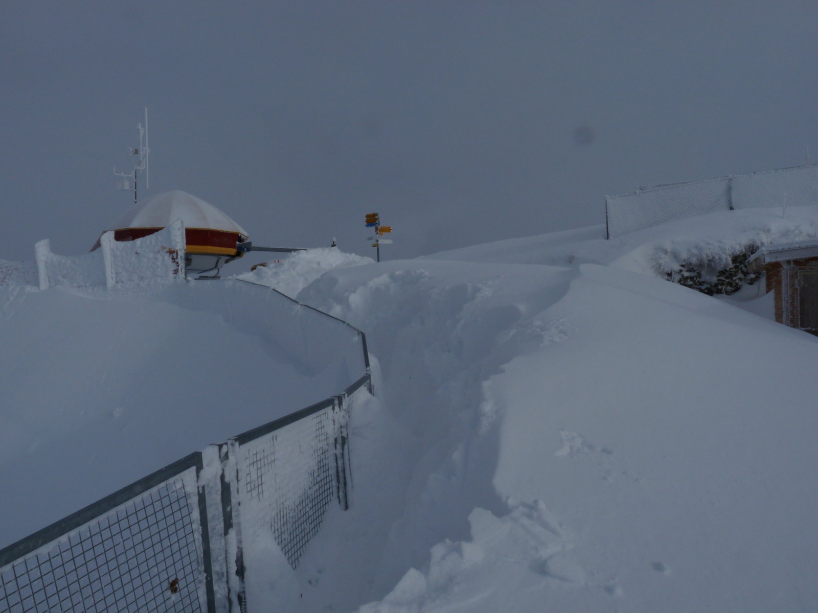 ekkora hó volt a tetőn
