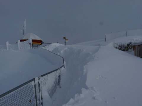 ekkora hó volt a tetőn