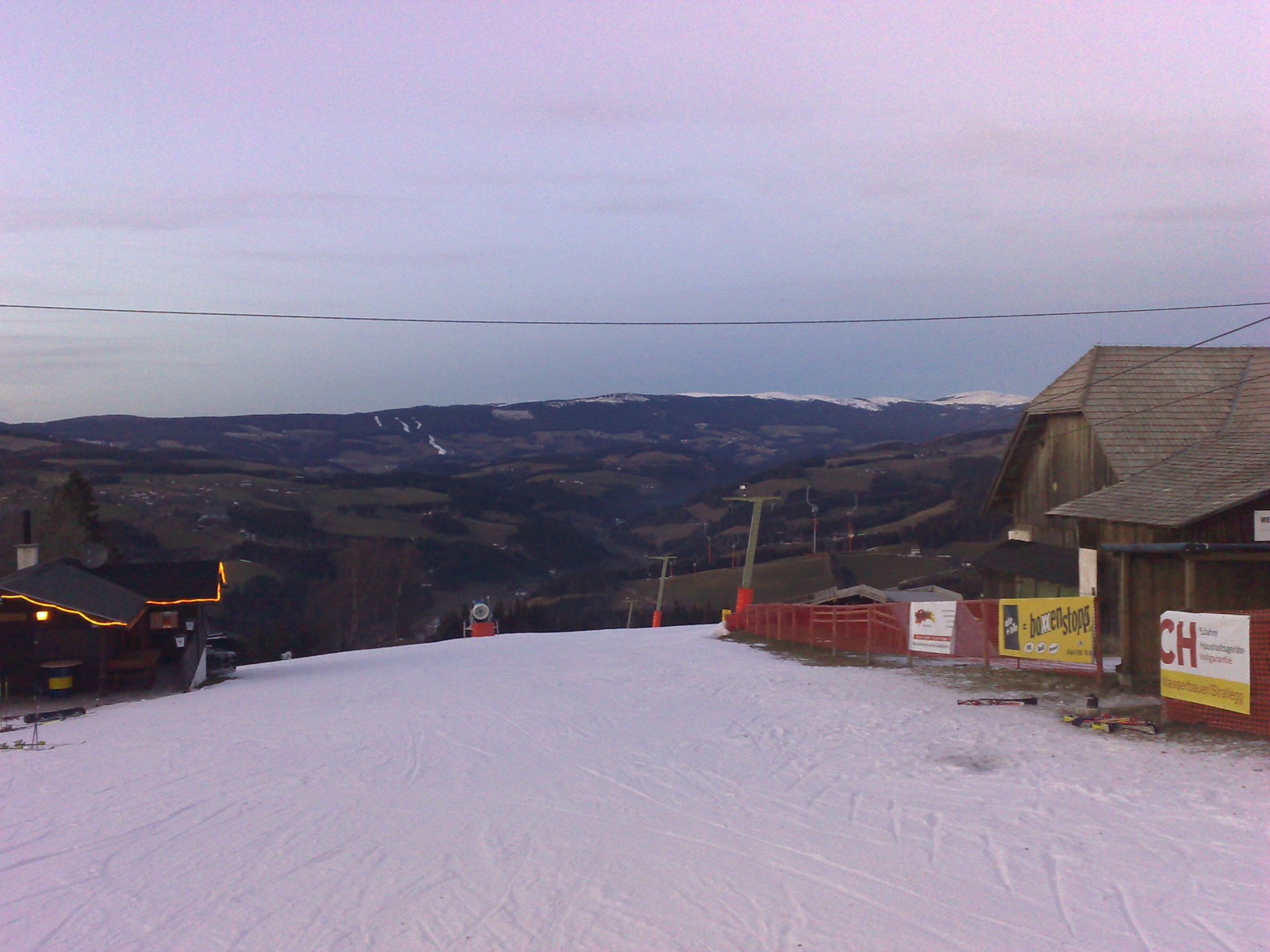 hütték a pálya tetejénél