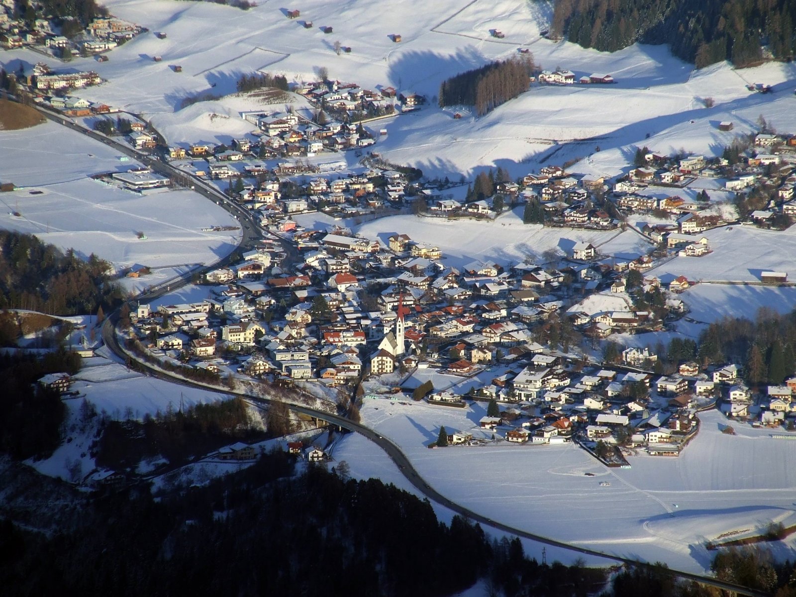 Mieders látképe a sípályáról