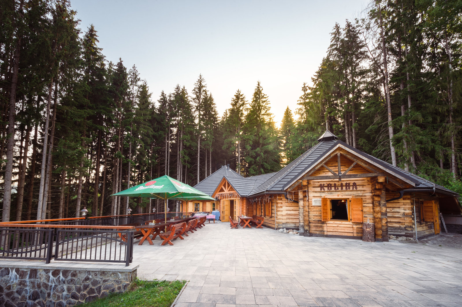 "Koliba", azaz tradicionális szlovák étterem a hotel szomszédjában