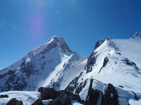 Wallis felé ez a hegy takarja a kilátást