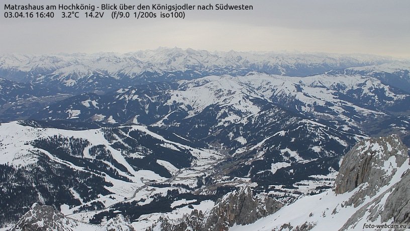 Szürkés-barnás az ég a Magas-Tauern felett - fotó: webkamera