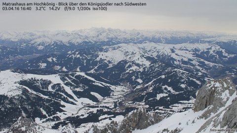 Szürkés-barnás az ég a Magas-Tauern felett - fotó: webkamera