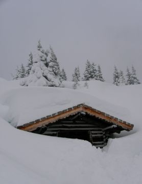A faházak szinte elvesznek a hó alatt - Fotó: Stánicz Balázs