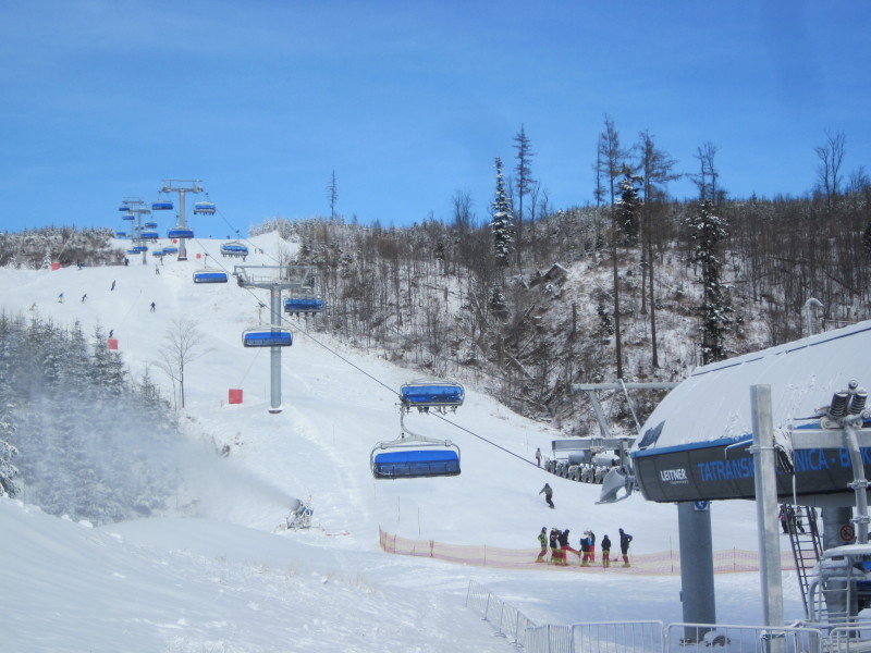 Tátralomnic - üzemben az új Leitner kék plexis ülőlift - Kattints a képre a nagyításhoz