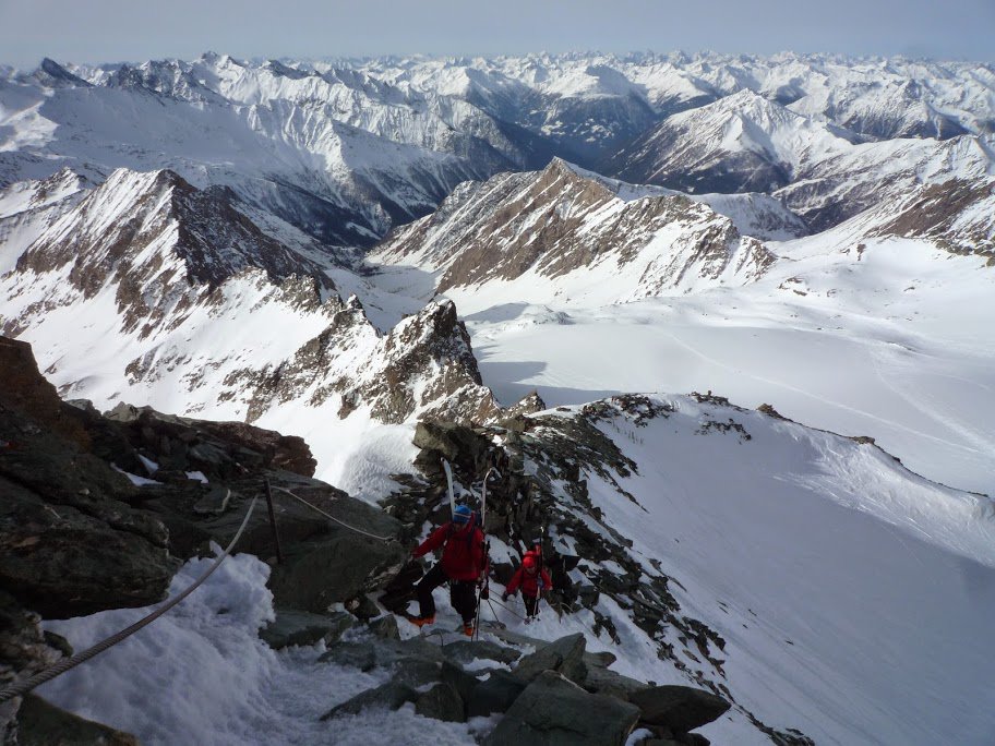 Drótkötéllel biztosított gerincszakasz