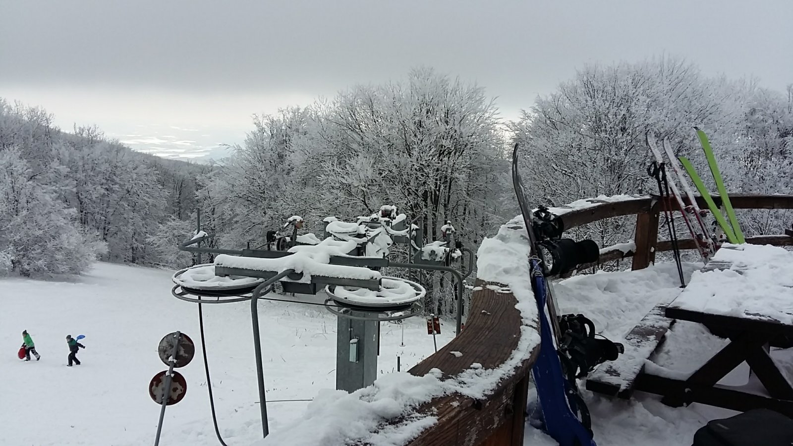 A Nagy Hideg-hegyen négy hétvége jutott a síelőknek.| Fotó: sielok.hu