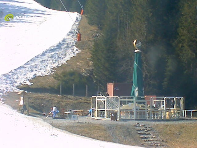 Jasna-Zahradky: pályán kívül semmi, de a pályán még vastag a hó