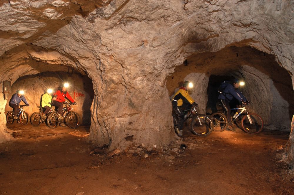 Kerékpárút a bányajáratokon át