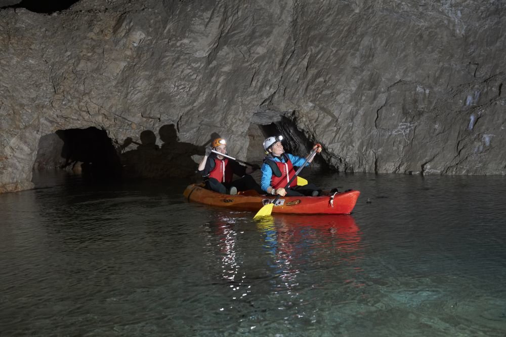 Kajakozás a Mezica bányában