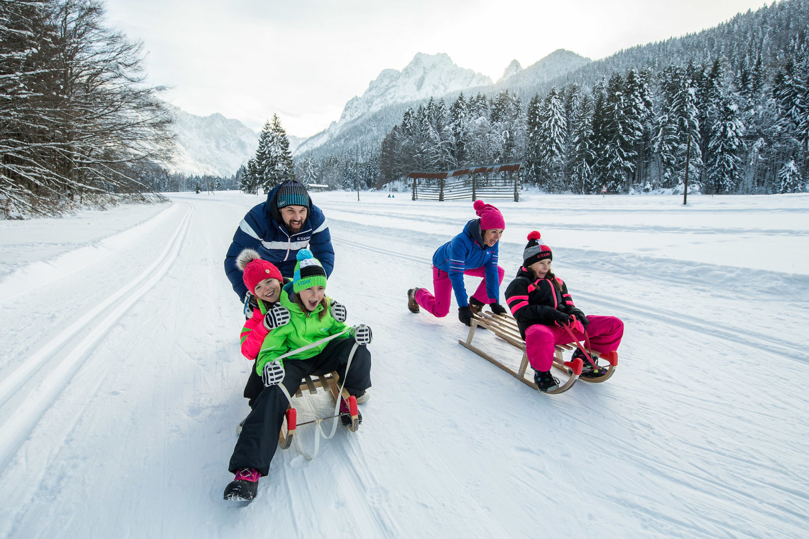 Közös szánkózás a családdal (Matic Klanšek Velej, Sportida d.o.o.)