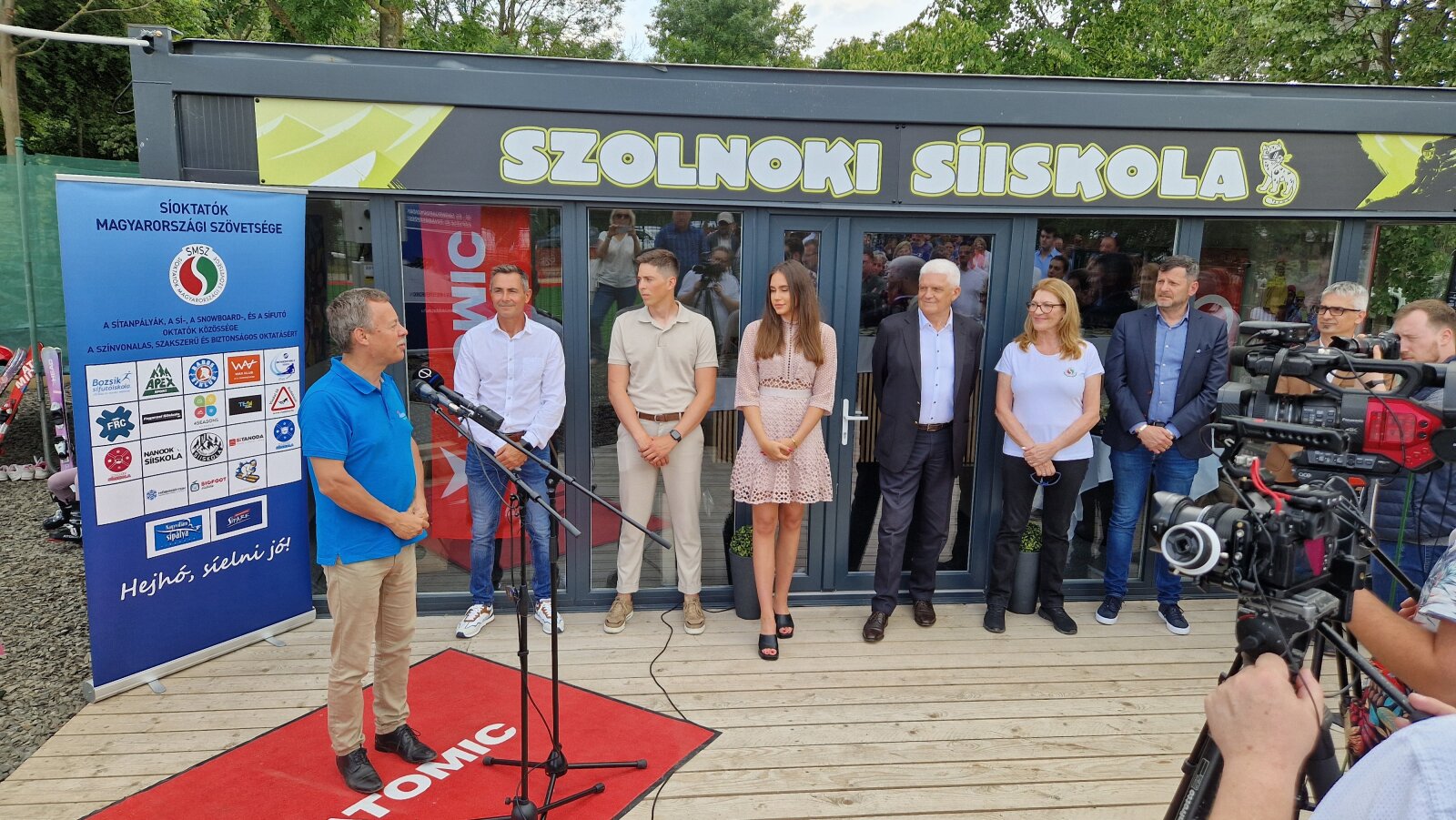 Révész Máriusz államtitkársága anyagi támogassal is segítette a tanpálya építést.