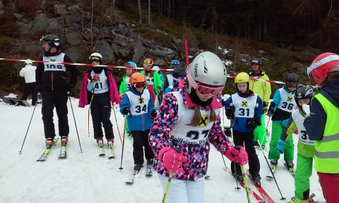 27. rajtszámmal Röthy Anna