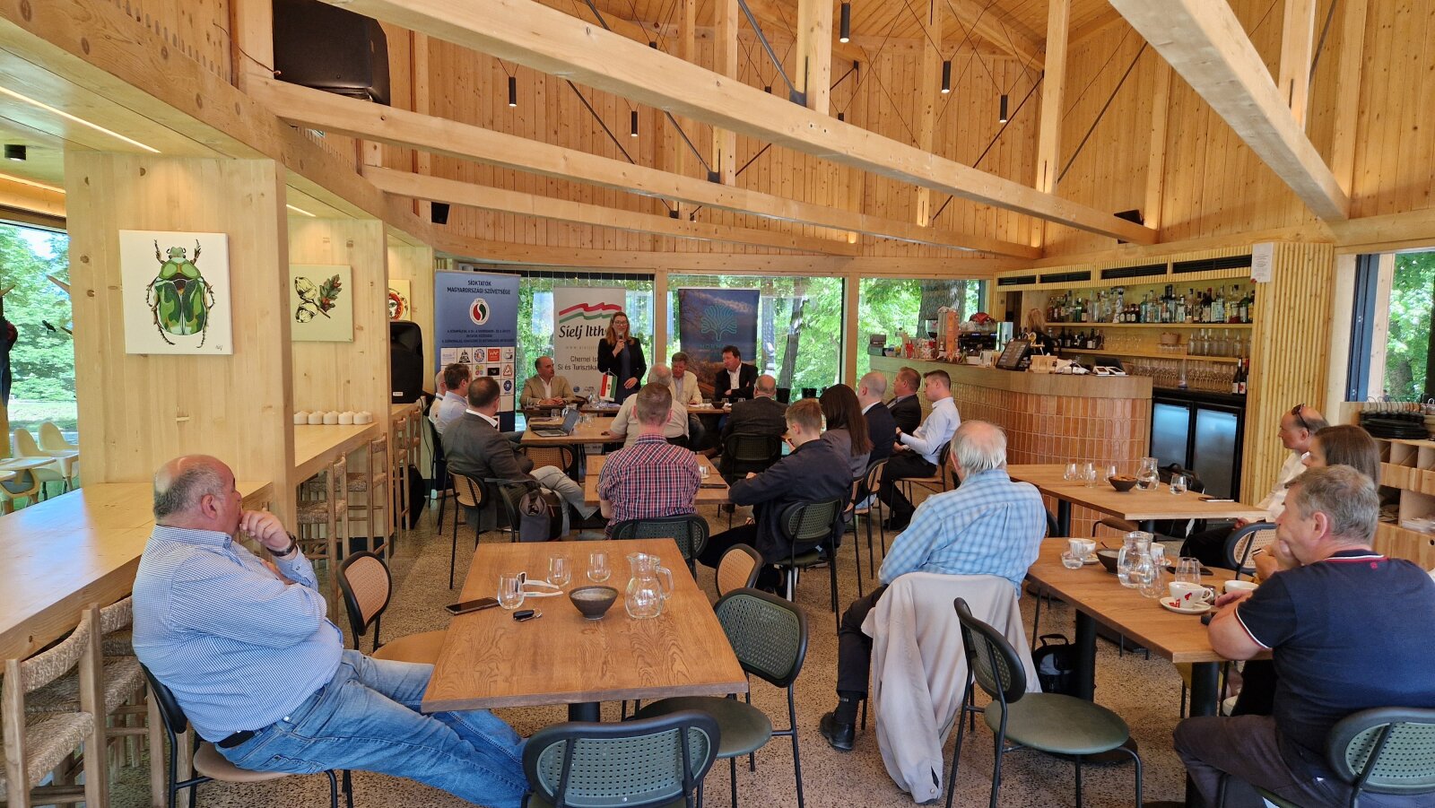 Dr. Egri Katalin, az SMSZ elnöke mond beszédet