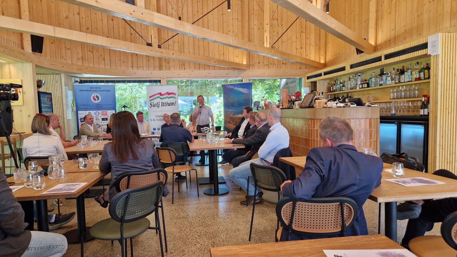 Révész Máriusz, a Miniszterelnökség aktív Magyarországért felelős államtitkára is segítette a Sí Klaszter működését