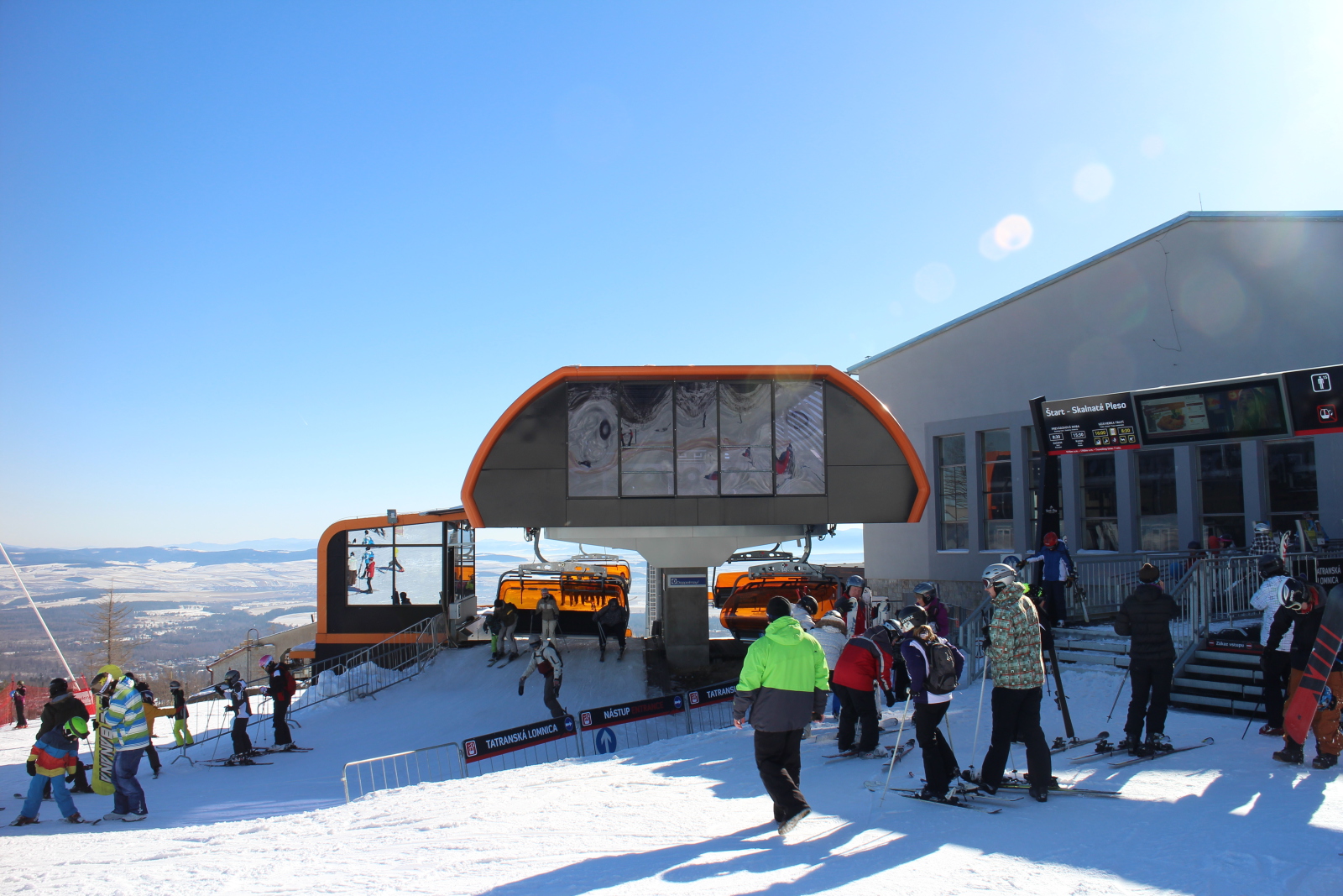 A szintén új hatszemélyes ülőlift felső állomása a "Start"-nál /1173 m/