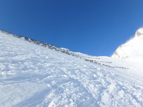 Még egy méter hó és nem látszik a lavinafogó