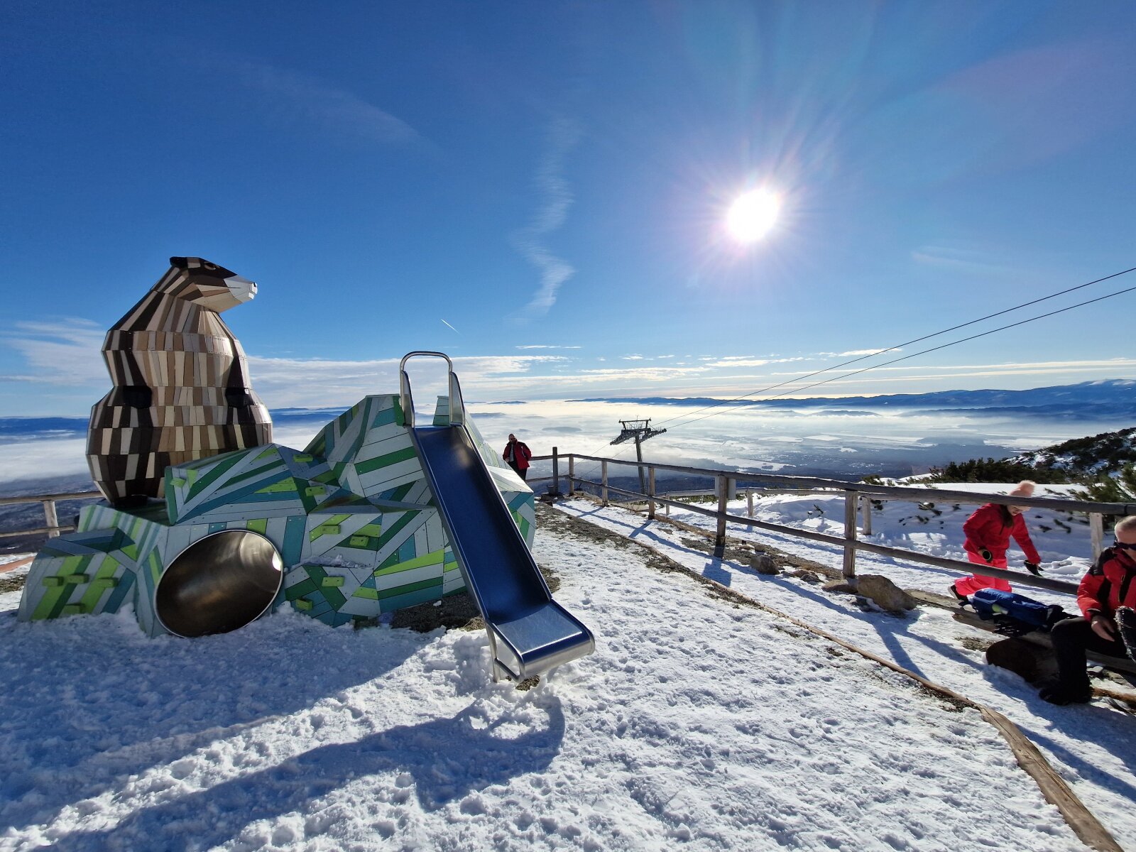 Új játszótér a hegyállomáson, a Panoráma étterem mellett
