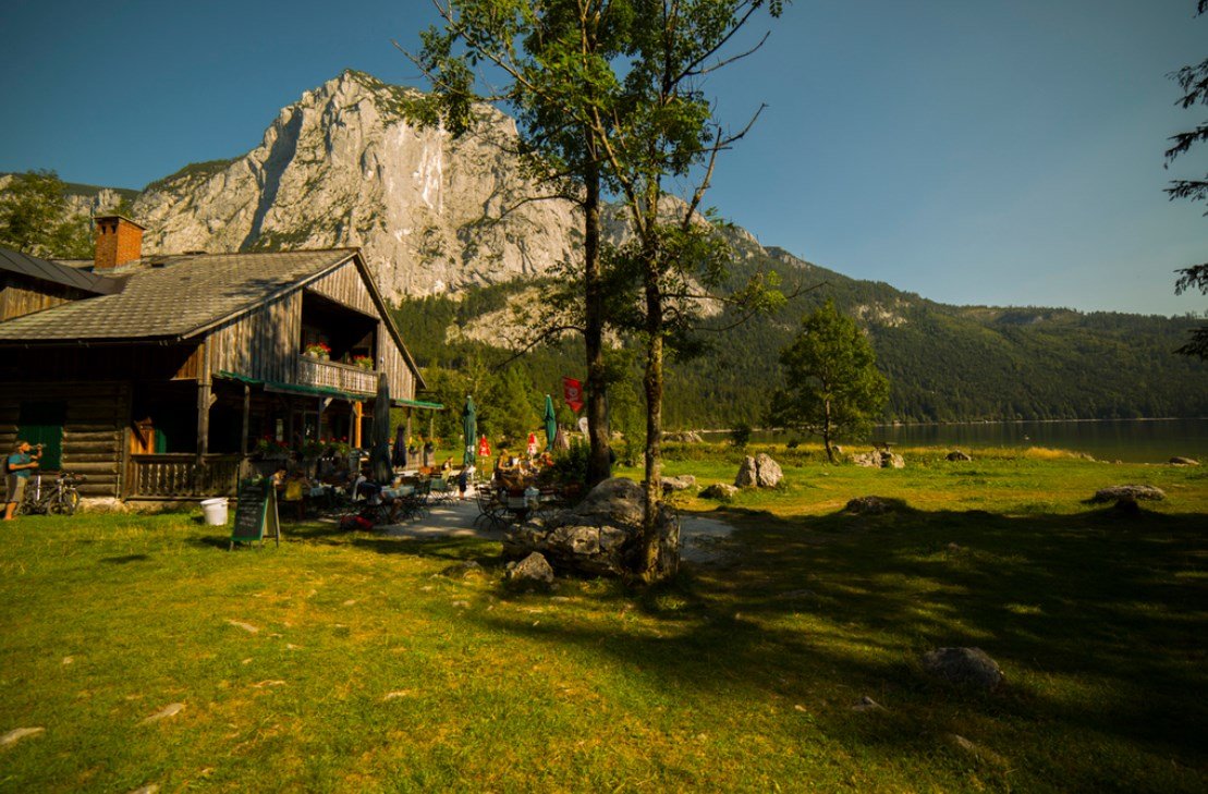 Jagdhaus Seewiese avagy a „James Bond Hütte” Altaussee partján | © jagdhaus-seewiese.com