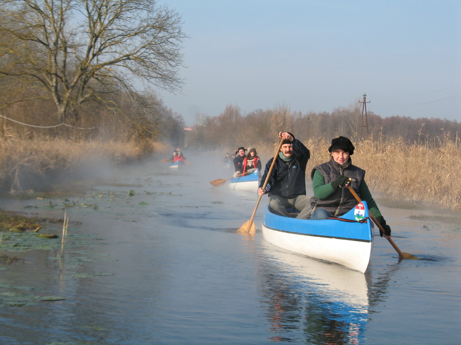 Evezés a gőzölgő Hévíz-patakon