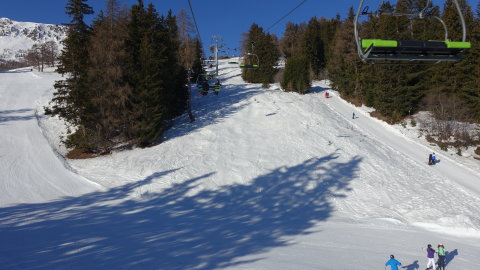 A 31 Trabanta lift alatti kék pálya, jobbra a 34 Joc lift