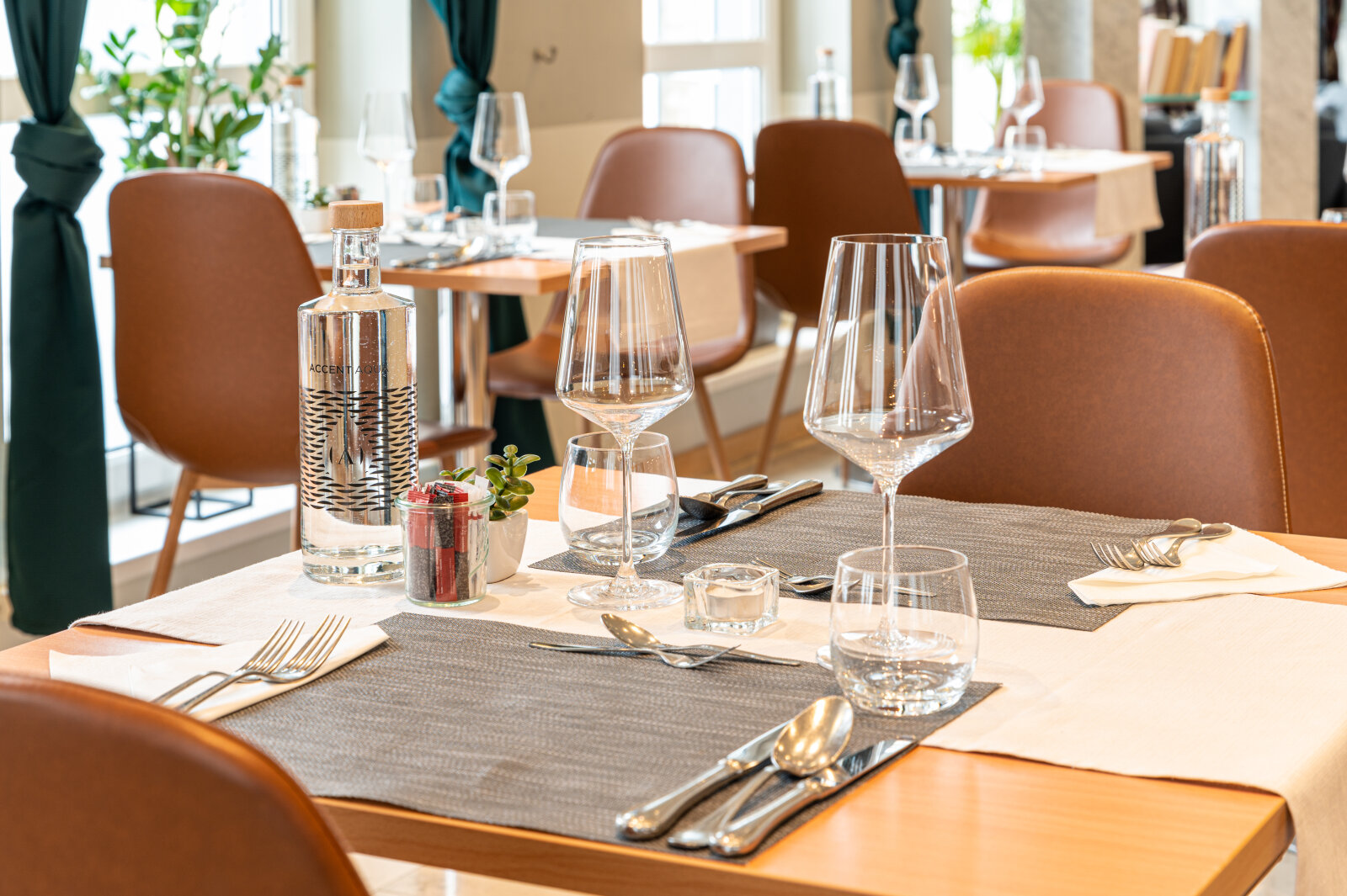 HotelTiaMonteNauders-Restaurant-Tisch-Detail3.jpg